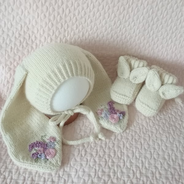 Hand knitted baby bunny booties , bunny footwear 