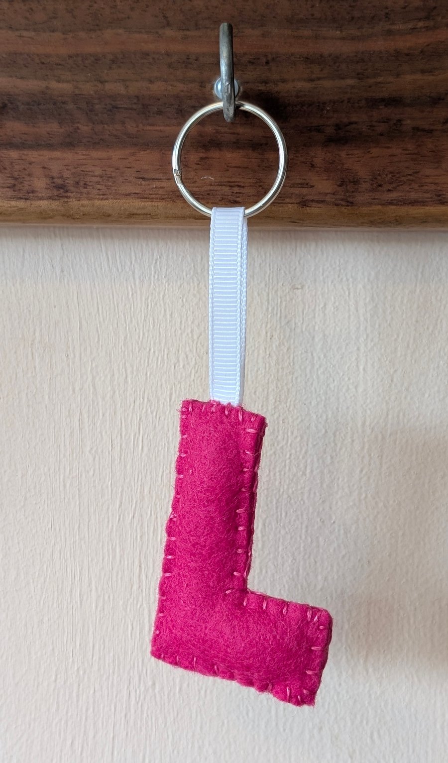 Handmade felt alphabet letter keyring L