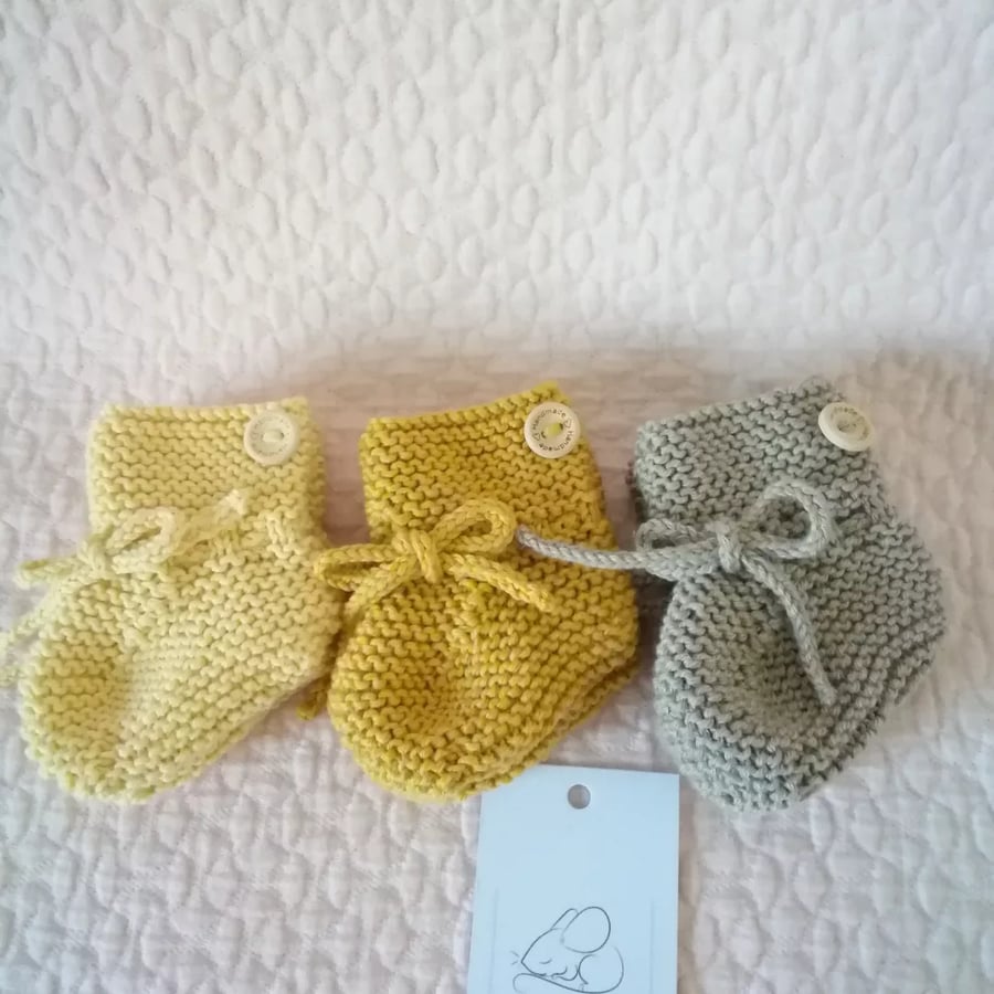 Hand knitted basic baby bootie