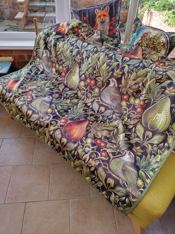 Partridge in a Pear Tree Sherpa Blanket - Festive Christmas Cuddle Throw