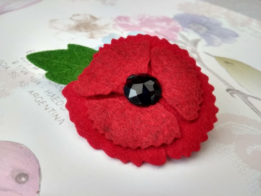 Small red poppy brooch, felt poppies, lapel pin, Veterans, remembrance