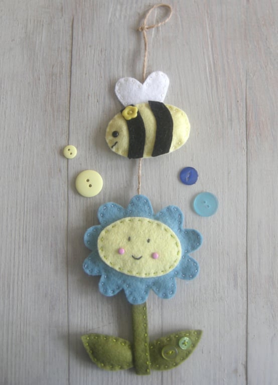 Craft kit sewing kit Make a bee and flower decoration