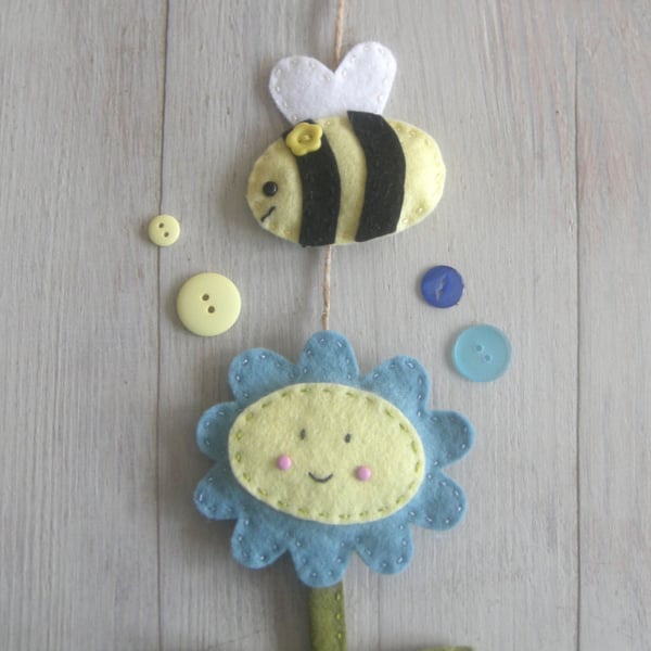 Craft kit sewing kit Make a bee and flower decoration