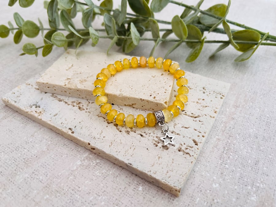 Glass bead charm bracelet