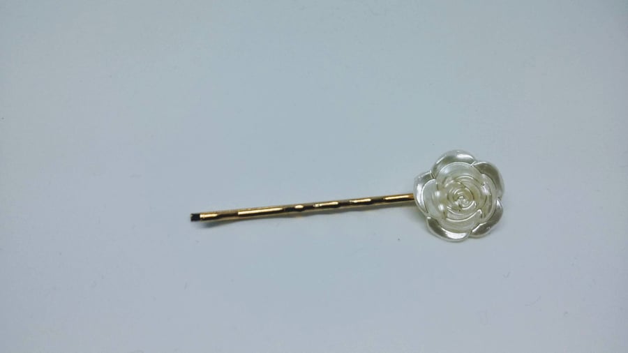 White flower bobby pin wedding hair clip