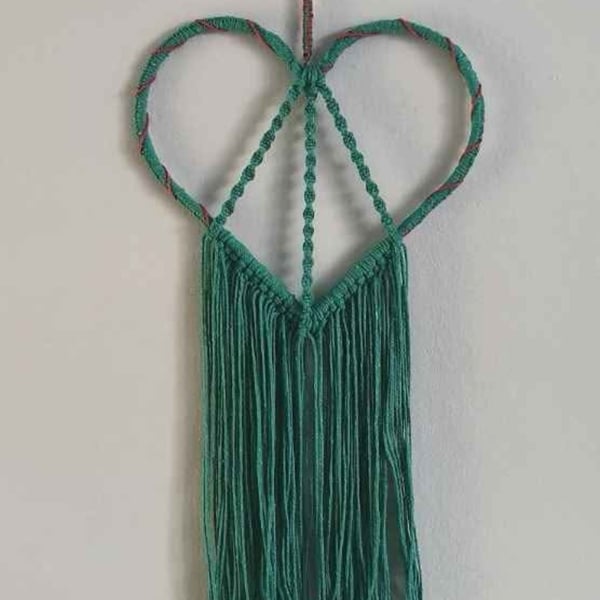 Green Macramé Heart Wall Décor 