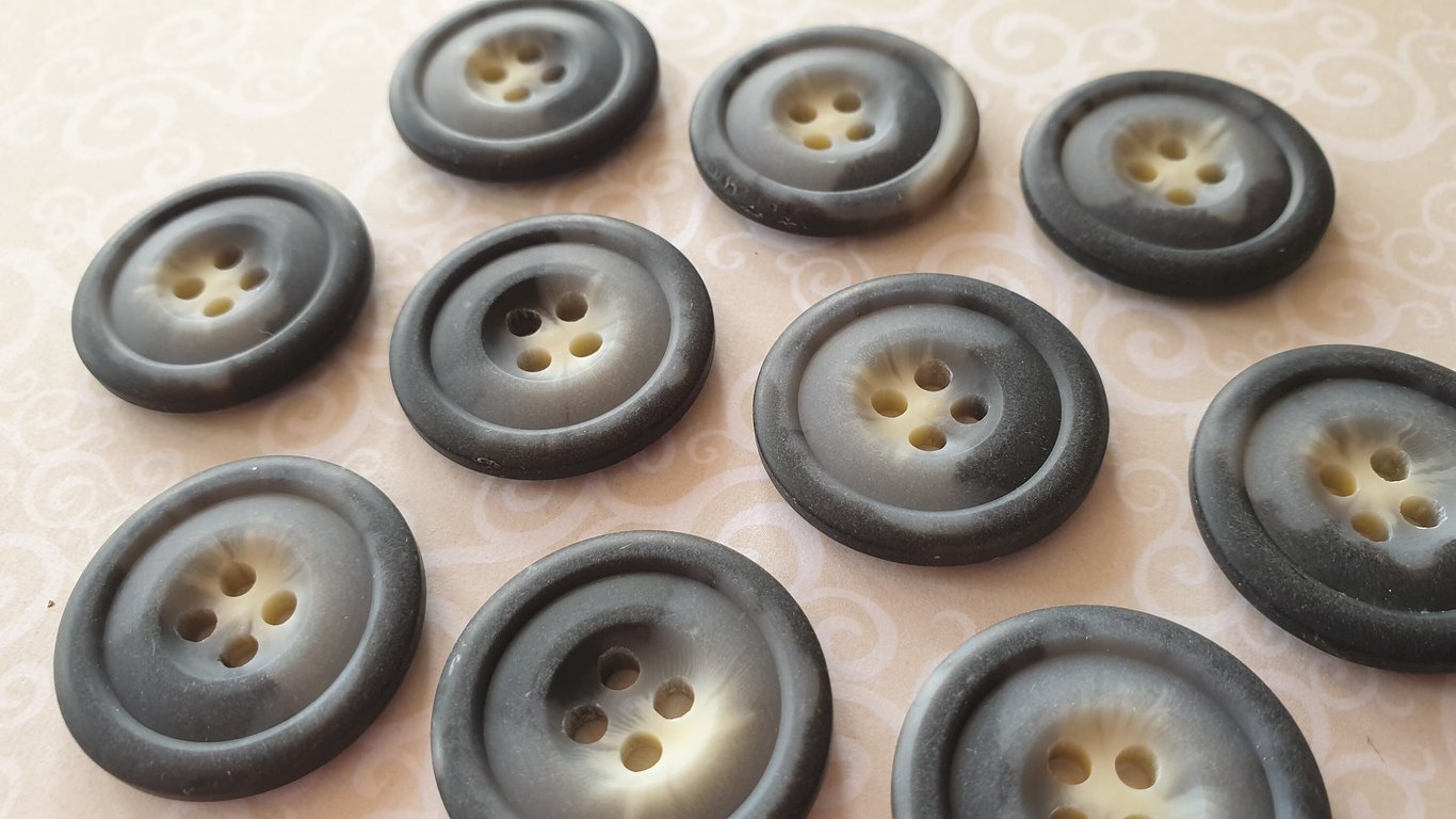 1" 25mm 40L BLACK MIX Polyester Horn Buttons