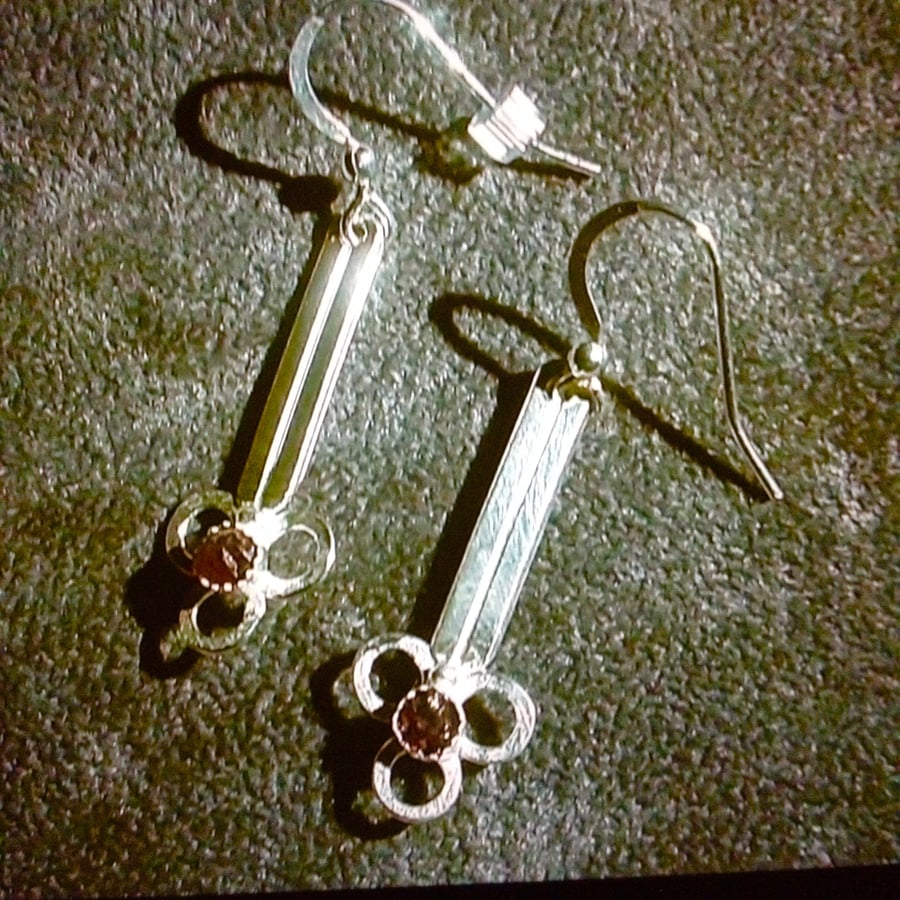 Thames garnet trefoil earrings