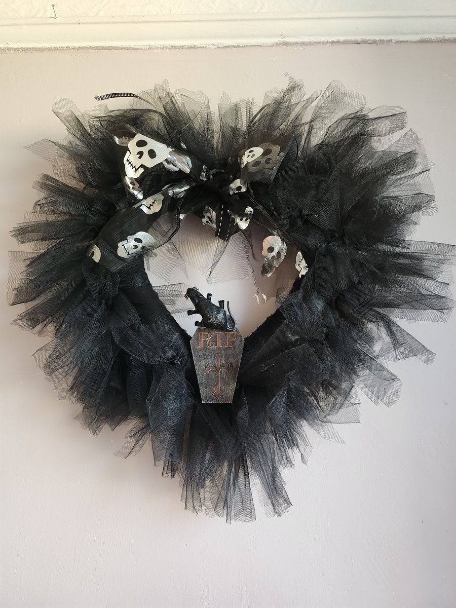 Gothic Heart Halloween Wreath