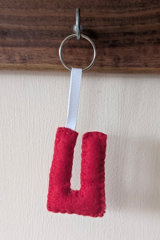 Handmade felt alphabet letter keyring U
