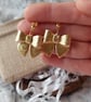 Gold bow dangle earrings. - Image 1