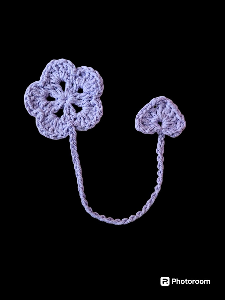Crochet flower bookmark