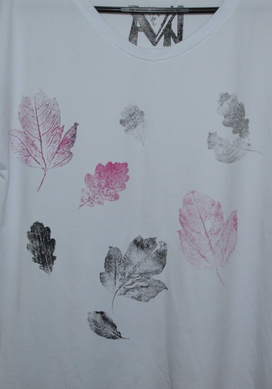 Ladies T Shirt printed with Leaves size 14-16