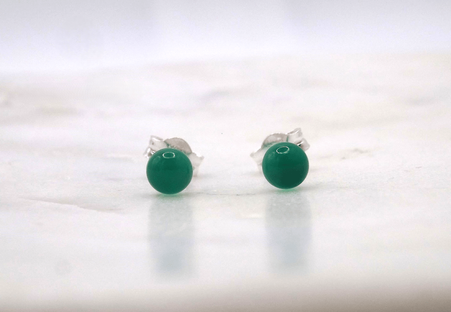 Green Onyx Round Cabochon 4mm Gemstone Sterling Silver Stud Earrings.