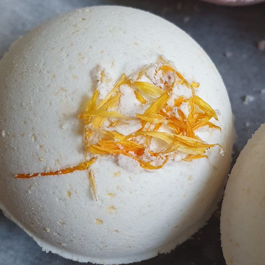 SALE! Passionfruit & Citrus Bath Bomb, handmade & natural with fruit powders 