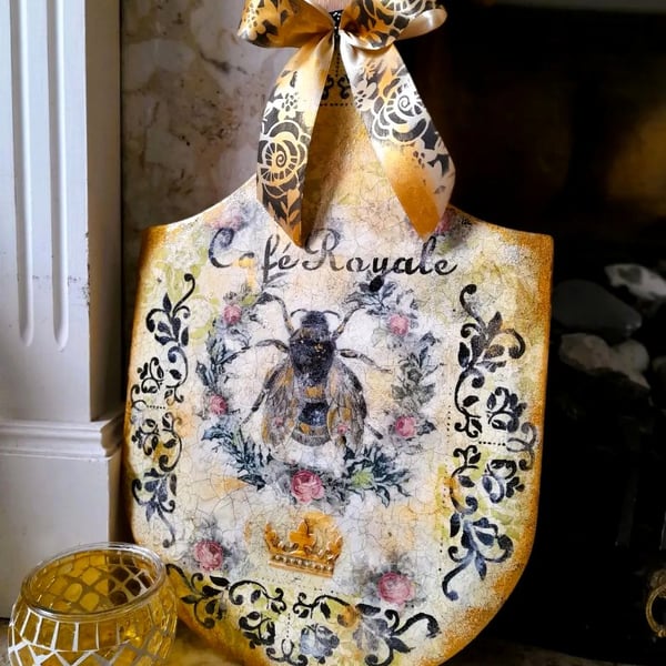 Handmade Decoupage Bee Pizza Board Wall Art – Rustic Farmhouse Kitchen Decor