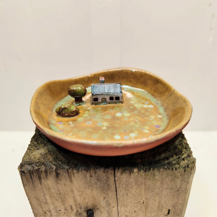 Little cottage dish, 