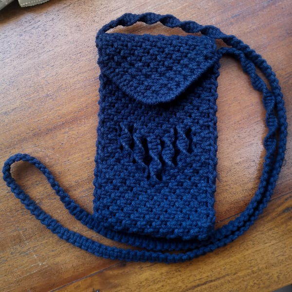 Macrame crossbody phone bag - navy blue twist