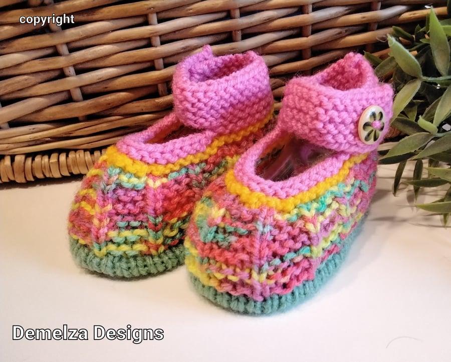 Baby store woolen shoes