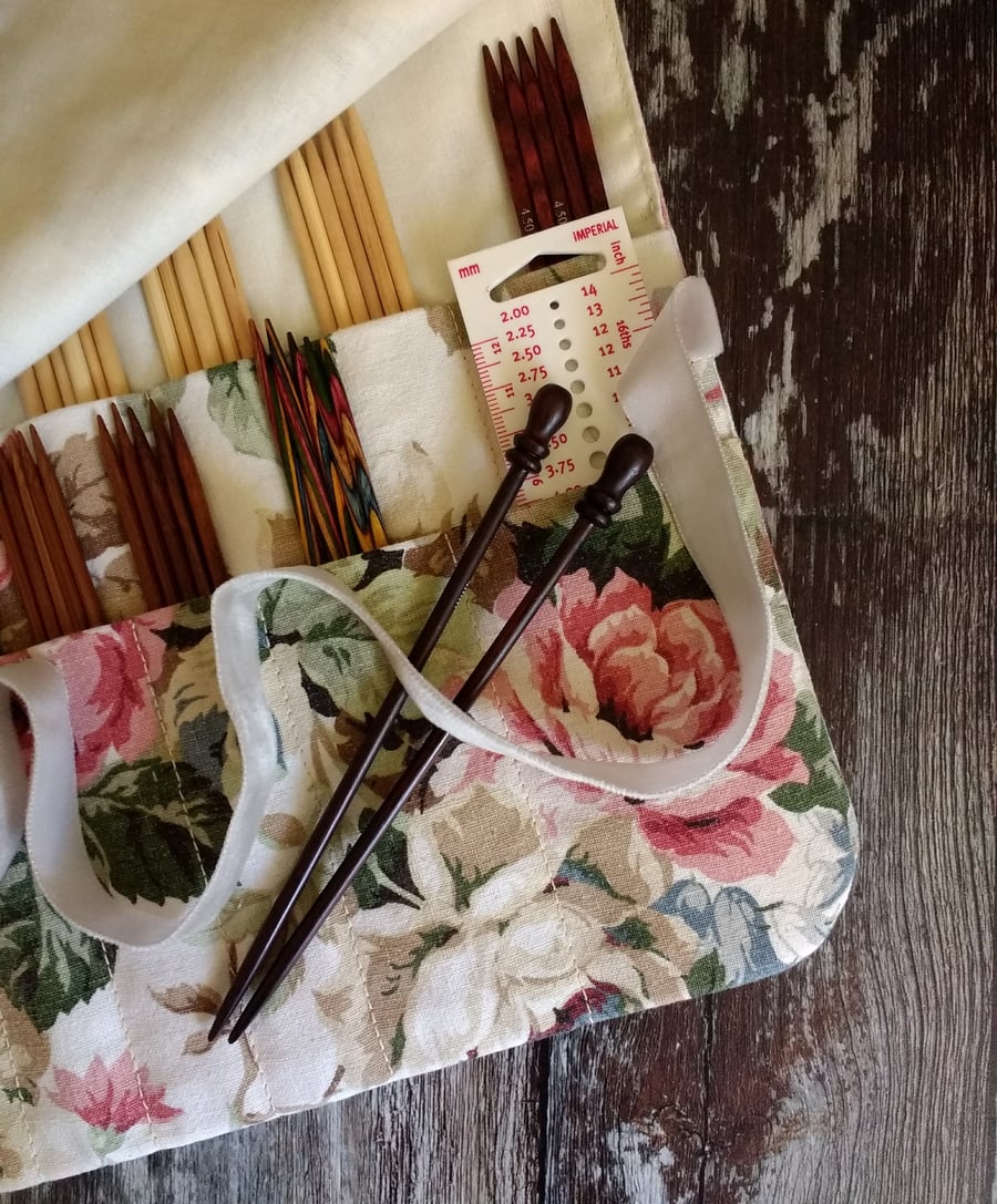 The "Eva" knitting needle roll suitable for dpns