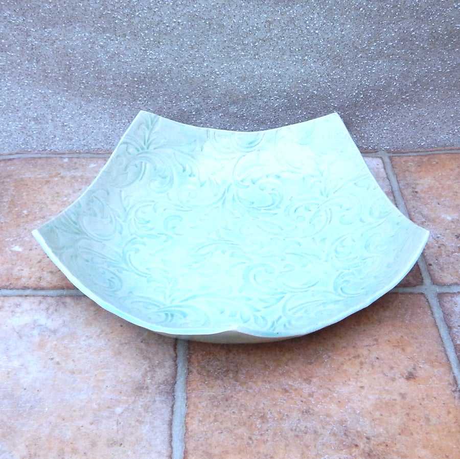 Centrepiece large dish fruit bowl in textured stoneware