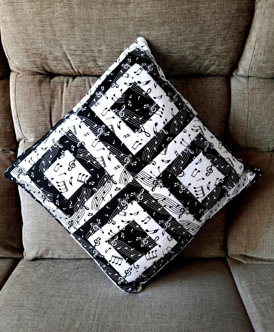 Quilted patchwork cushion cover