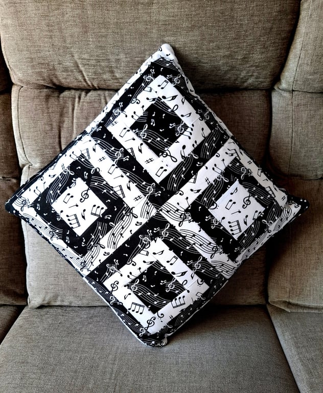 Quilted patchwork cushion cover