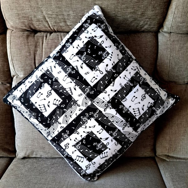 Quilted patchwork cushion cover