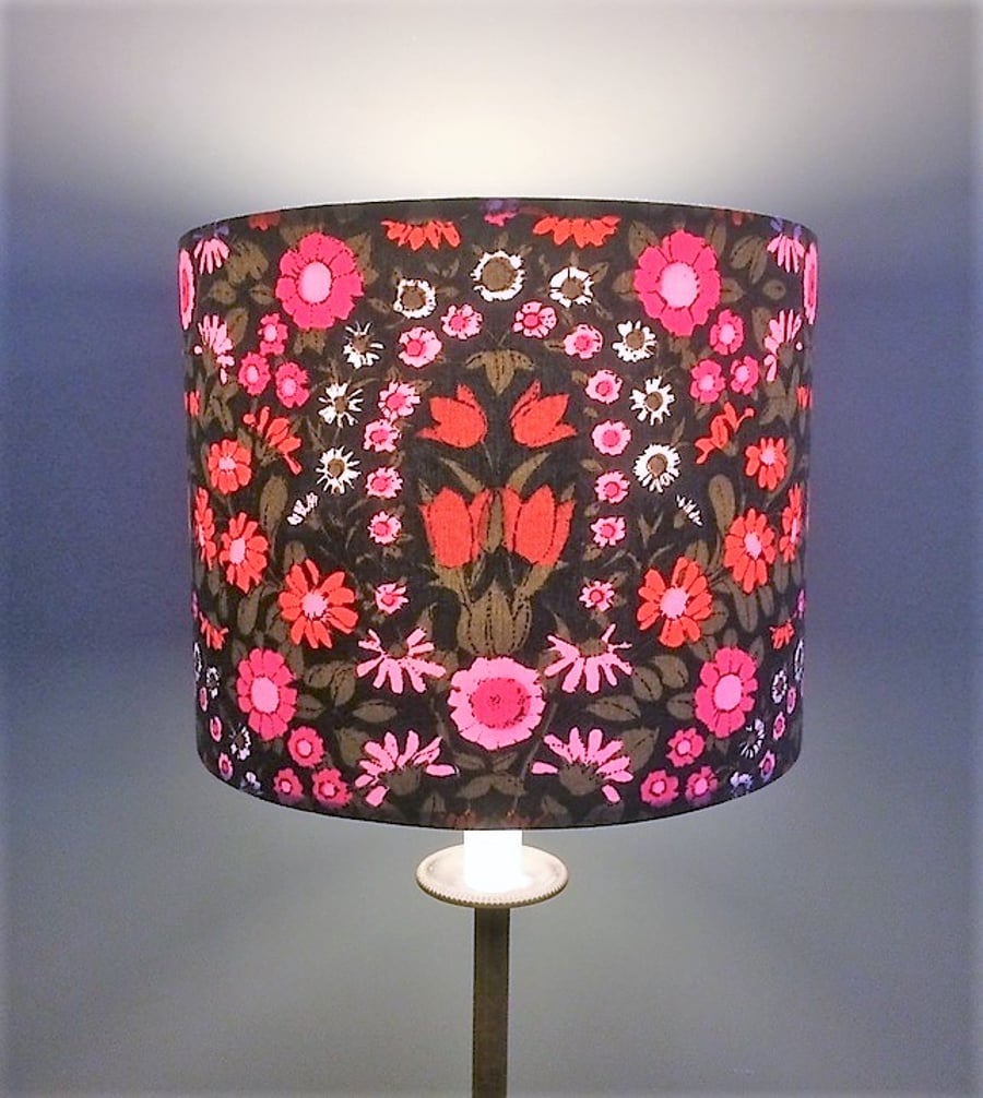 Beautiful Black Floral Daisy Chain Pat Albeck  vintage fabric Lampshade option
