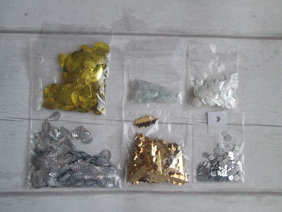 30g Assorted Gold & Silver, Leaf & Flower Sequins