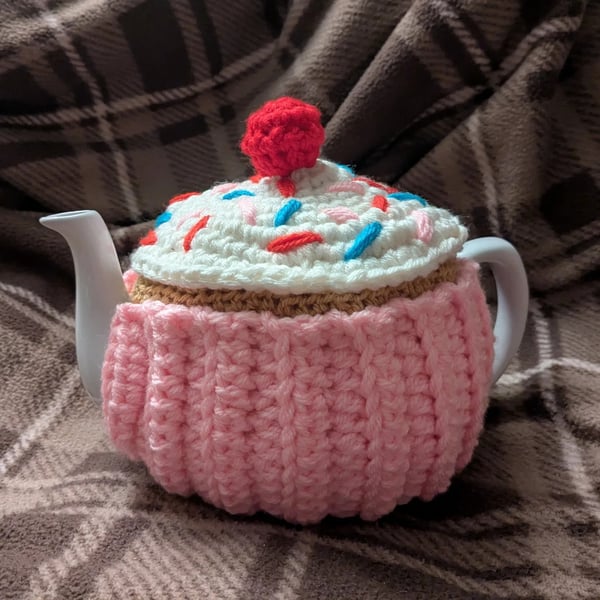 Cupcake Tea Cosy to fit a medium sized 4-6 cup teapot 