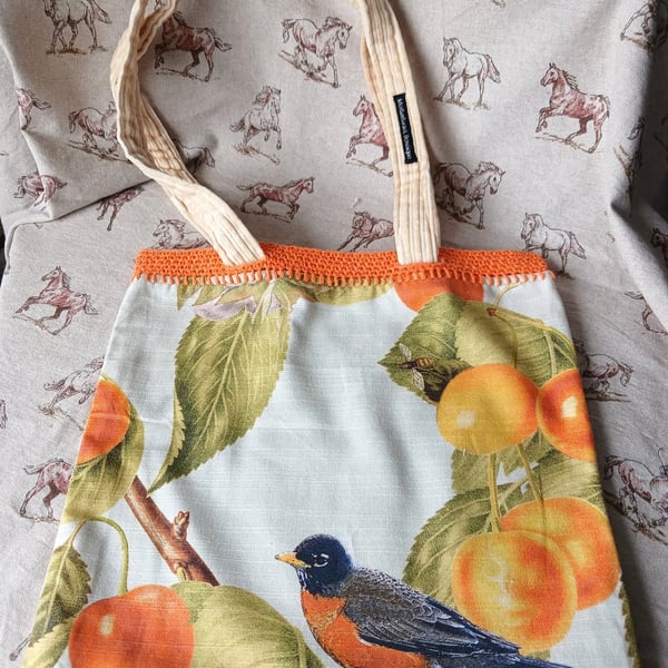 Tote bag