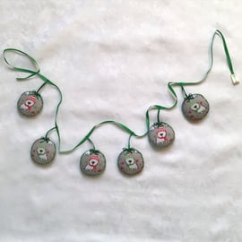 Christmas decoration, bunting, fireplace garland, grey, dogs, baubles, festive, 