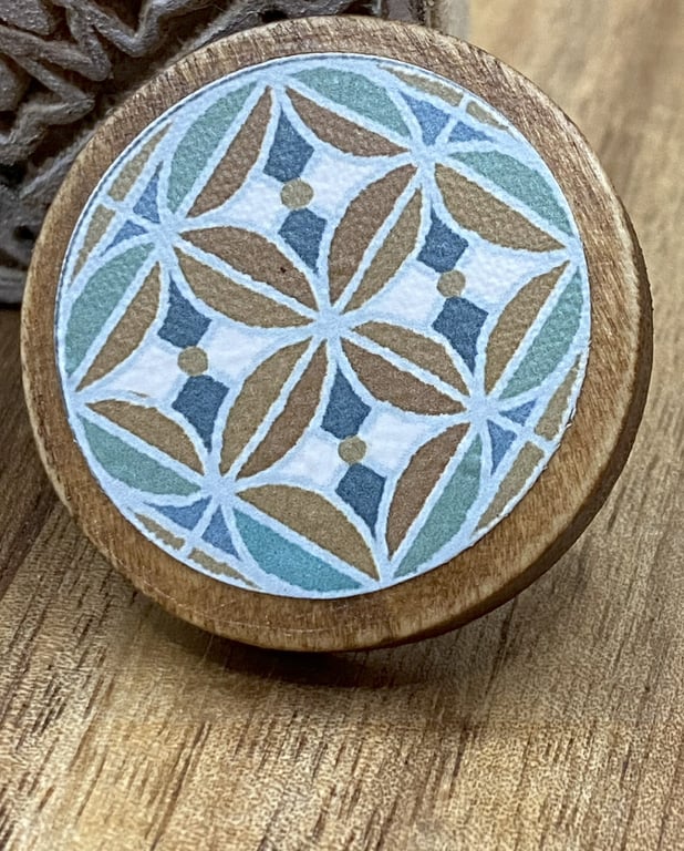 Wooden Brooch geometric pattern