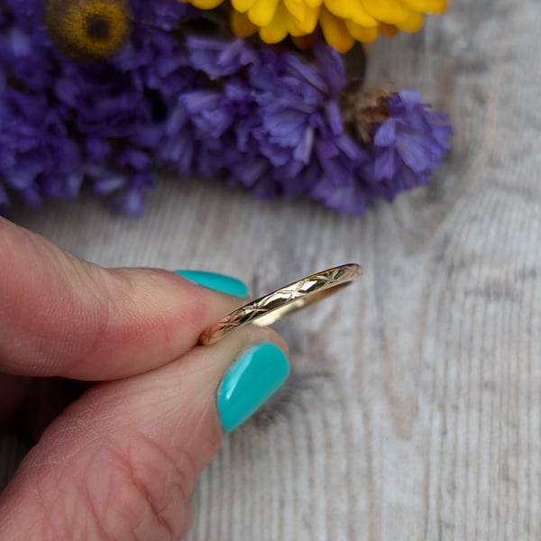 9ct Gold Decorative Slim Ring Band - JBJ4024