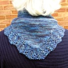 Triangular neck warmer