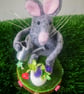Gardener Mouse -handsewn felt mouse - Image 2