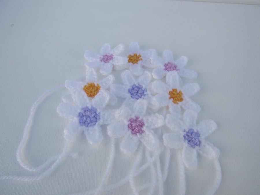 Crochet daises x 9