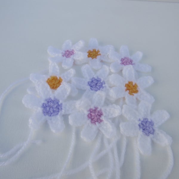 Crochet daises x 9