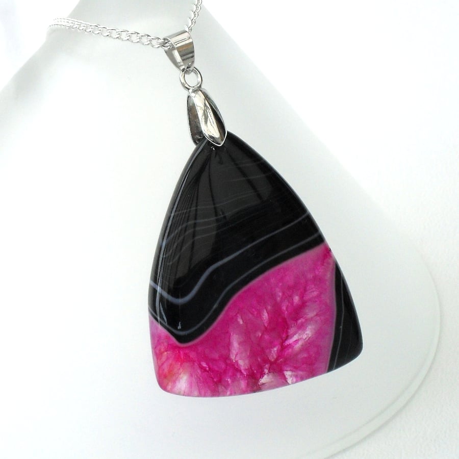  Banded black and pink agate gemstone pendant necklace
