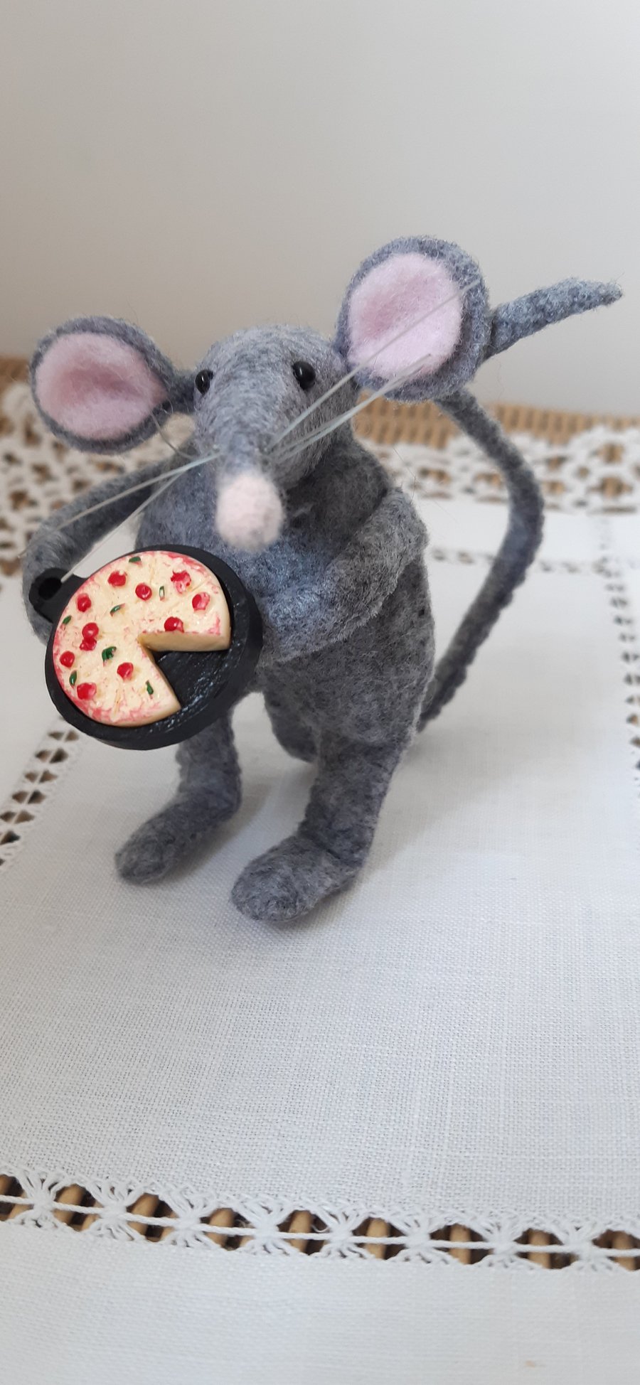 Handsewn character felt mouse:  Adoro la Pizza mouse