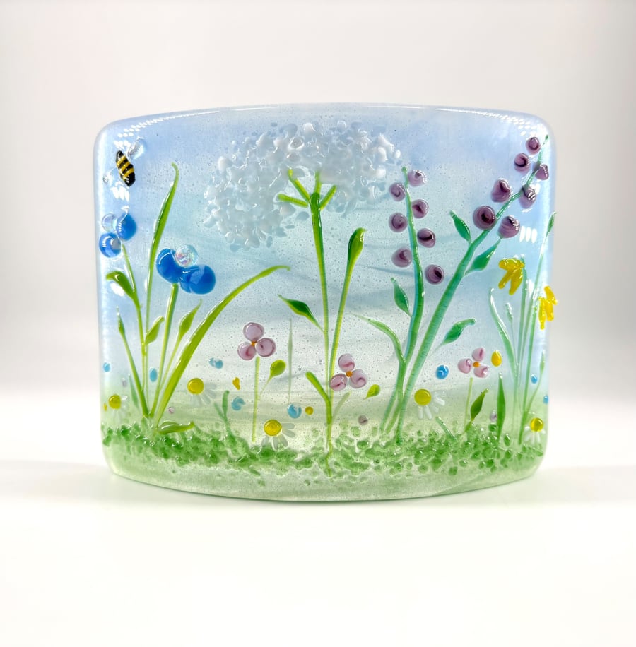 Pretty Curved Glass Floral Panel in with a Little Bee