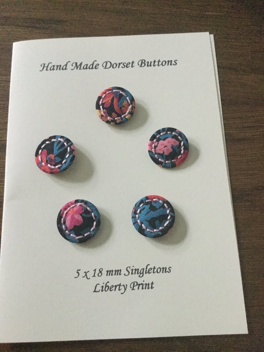 Set of 5, 18 mm, Traditional Dorset Singleton Buttons, S2