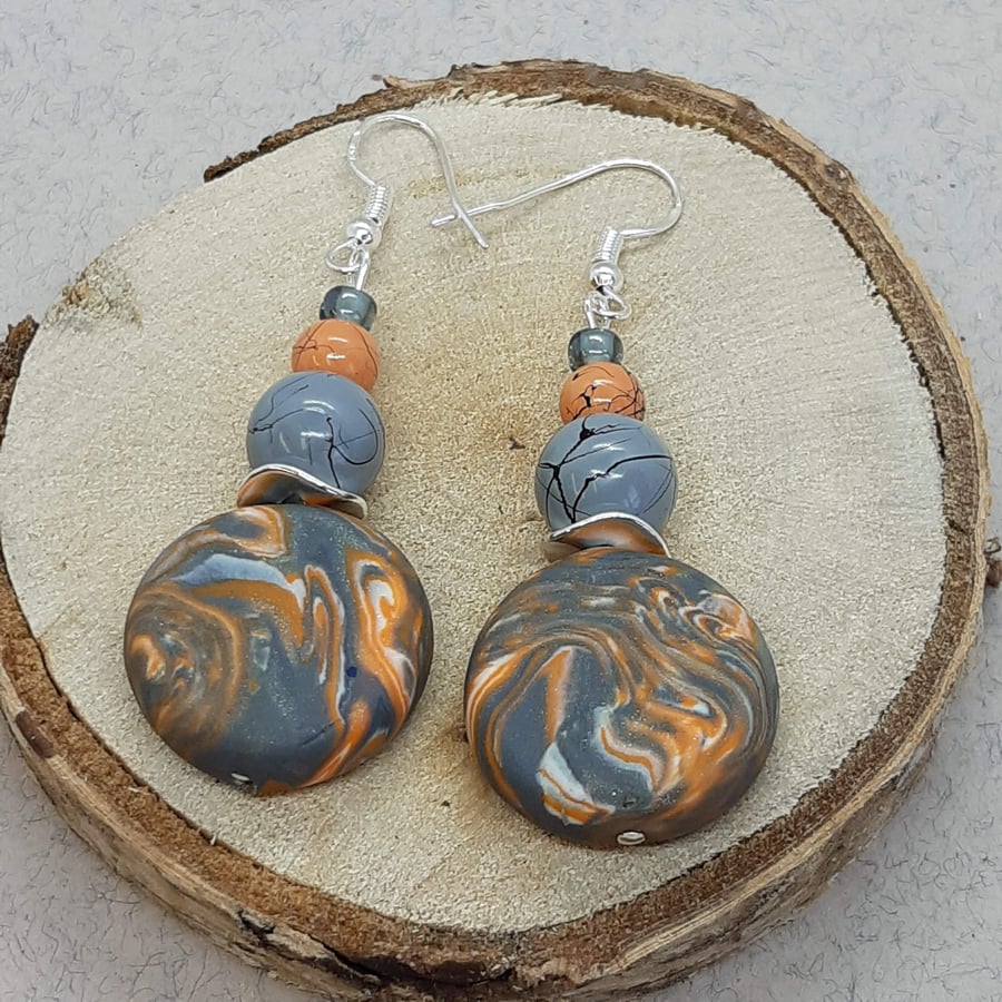Disc earrings in orange, grey and white 