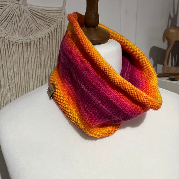 Sunset lightweight yarn cowl neckwarmer 56x15cms walking