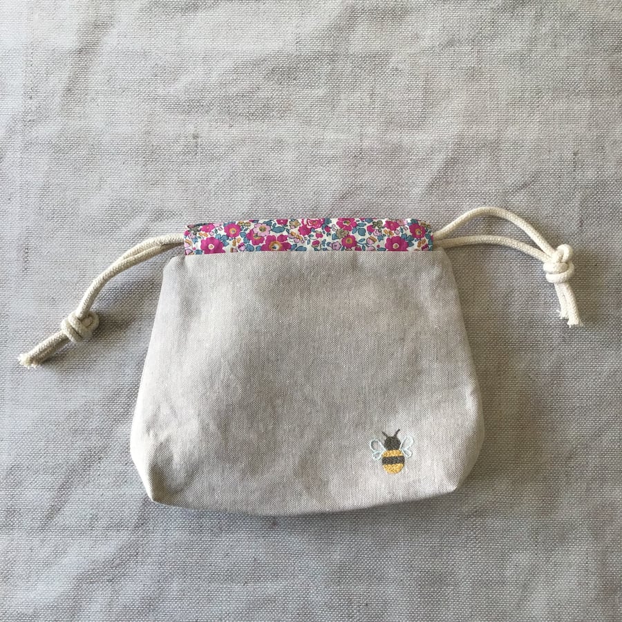 Image of Embroidered Bee Project Bag