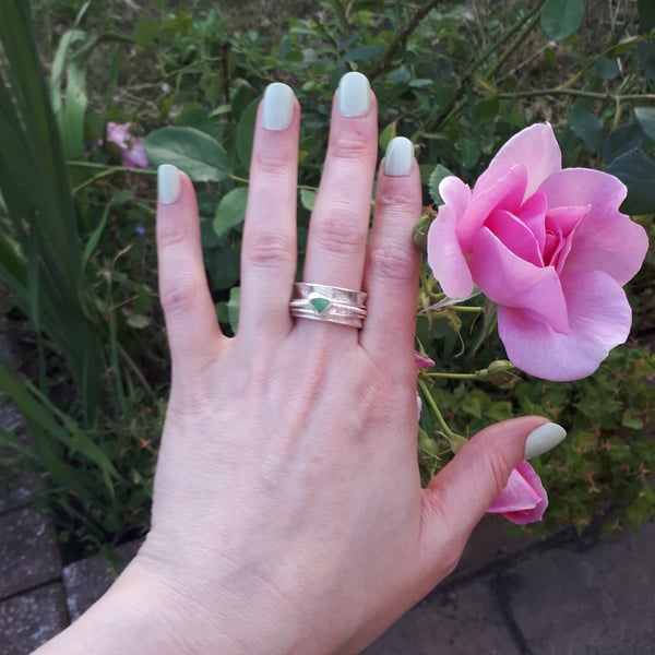 Emerald green sea glass spinner ring DVSR3