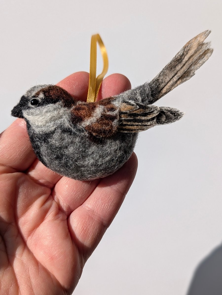Needlefelt hanging House Sparrow bird decoration - male 