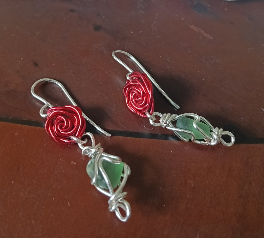 RED ROSES & GREEN SEAGLASS - Earrings 