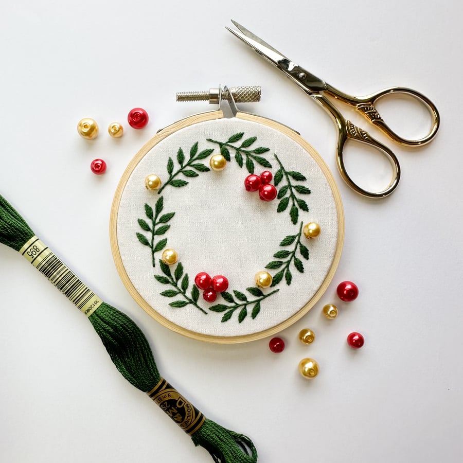 Christmas Wreath Embroidery Kit, Needlepoint Kit, Beginner, Christmas Craft Kit